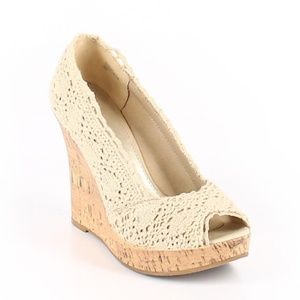 Bakers Cream and Green Colored Wedges